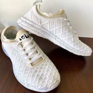 APL Woman’s Techloom Phantom